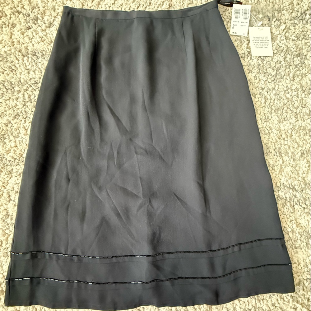 NWT Harold's 100% Silk Black Knee-Length Pencil Skirt w/ beaded hem details Sz 6